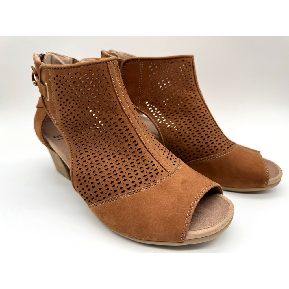 Earth Women's Ivy Sahara Sand Brown Ankle Strap Block Heels Size 8.5 Wide